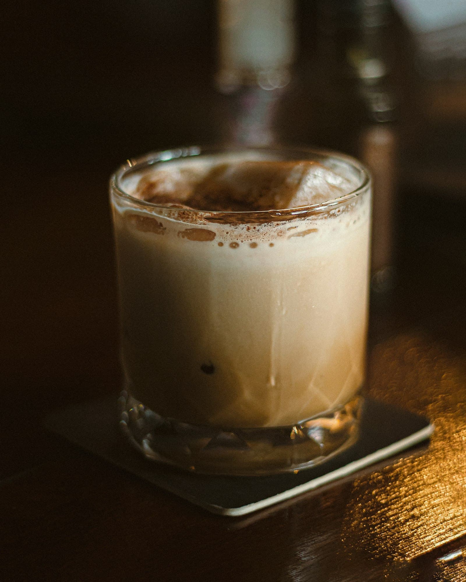 ふわふわの卵クリームをのせたベトナムのエッグコーヒー2杯