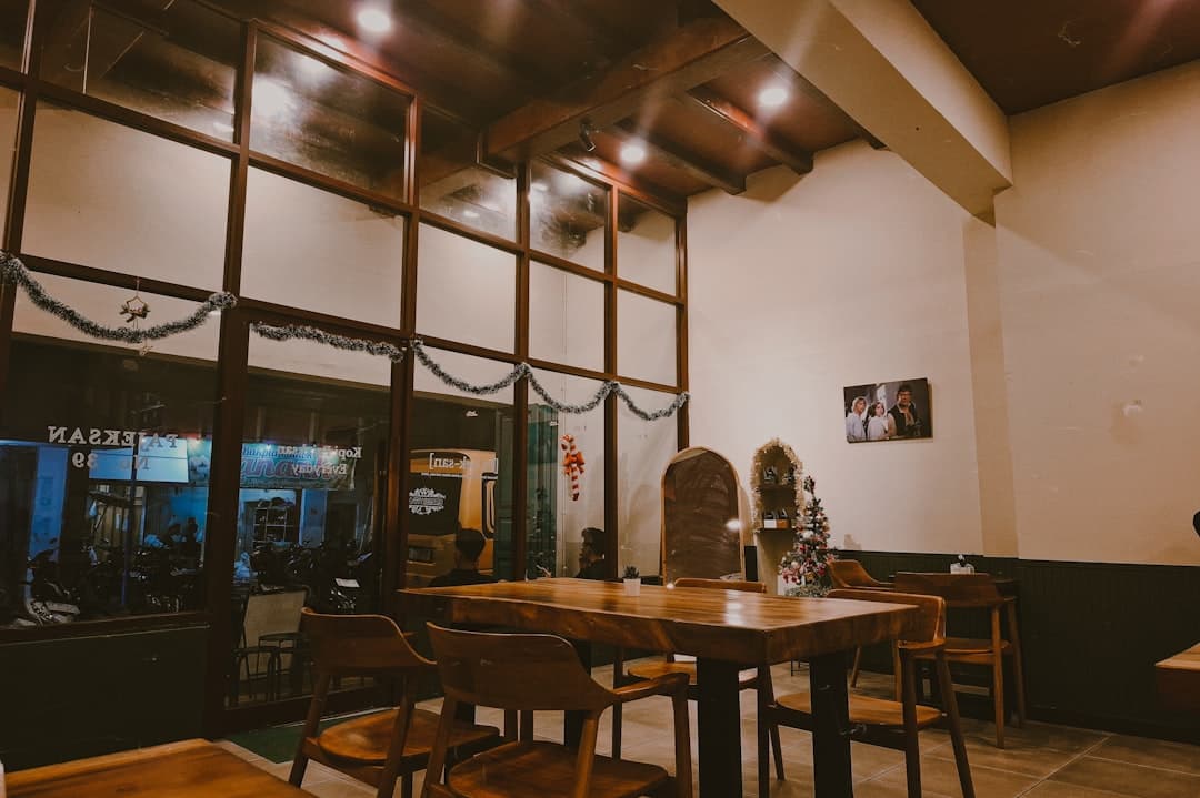 インドネシアの街なかのコーヒー店（ワルンコピ）