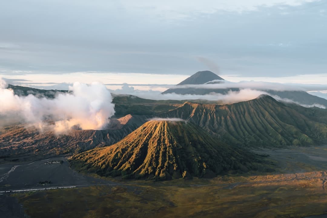 ジャワ島ブロモ山の火山地形