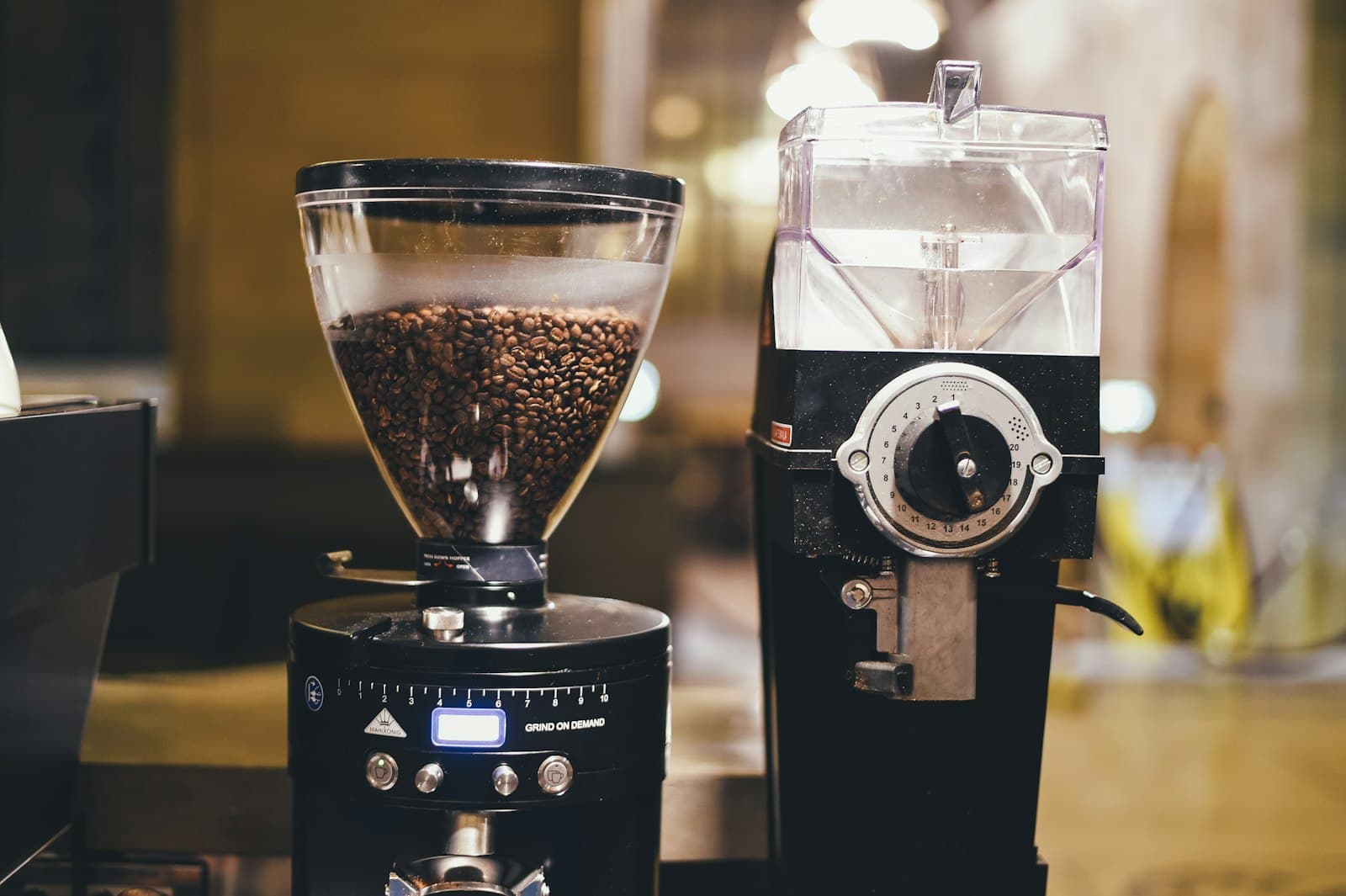 2台のコーヒーグラインダー